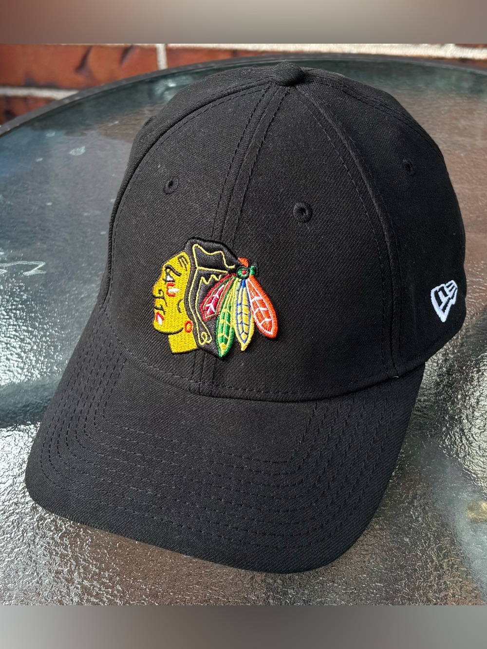 New Era 9Forty Black Chicago Blackhawks NHL Hockey Strapback Hat OSFA EUC